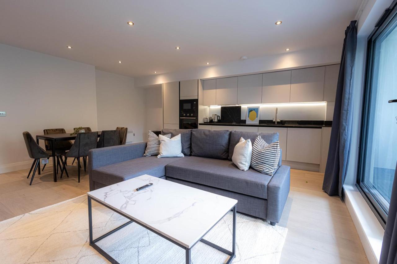 Stylish Apartments With Balcony For Upper Apartments & Free Parking In A Prime Location - Five Miles From Heathrow Airport Uxbridge Eksteriør bilde